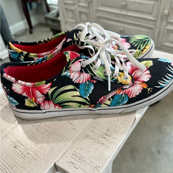 Vans - Picture 3 of 4